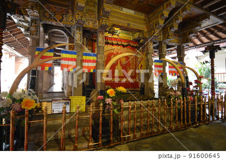 スリランカ　キャンディ仏歯寺 91600645