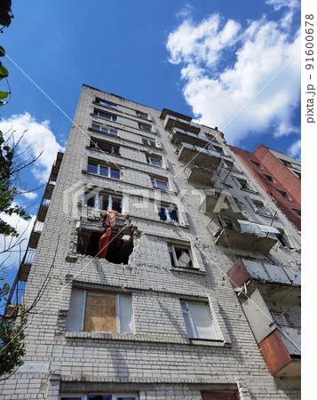Damaged ruined multi-storey house in Chernihiv near Kyiv on north of Ukraine 91600678