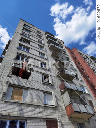 Damaged ruined multi-storey house in Chernihiv near Kyiv on north of Ukraine Damaged ruined multi-storey house in Chernihiv near Kyiv on north of Ukraine 91600679