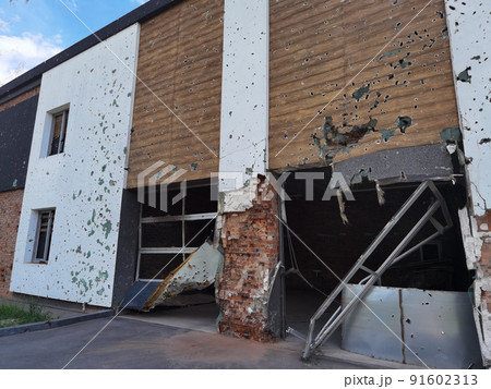 Damaged ruined houses in Chernihiv near Kyiv on north of Ukraine Damaged ruined houses in Chernihiv near Kyiv on north of Ukraine 91602313