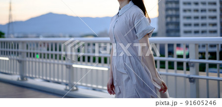 女性ポートレート 顔なし フェミニン 女性ポートレート 顔なし フェミニン 91605246