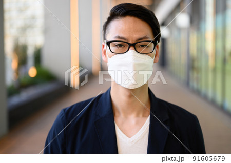 マスク姿の男性 感染予防 花粉 マスク姿の男性 感染予防 花粉 91605679