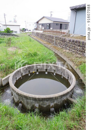 長野県の灌漑施設 西天竜幹線水路 円筒分水群「御子柴34号」 特徴的な灌漑施設 長野県の灌漑施設 西天竜幹線水路 円筒分水群「御子柴34号」 特徴的な灌漑施設 91607088