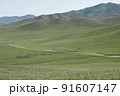 モンゴルの草原、山、動物、どこまでも続く道 91607147