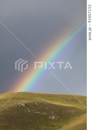 雨上がりのモンゴルの大地と虹 雨上がりのモンゴルの大地と虹 91607152