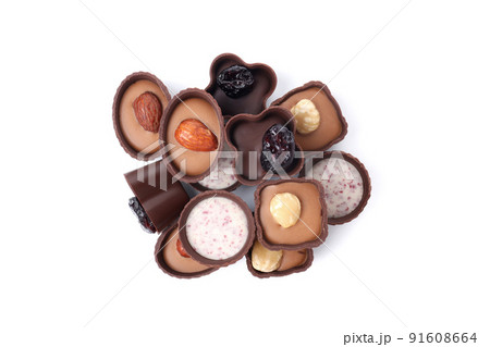 Sweet chocolate candies isolated on white background 91608664