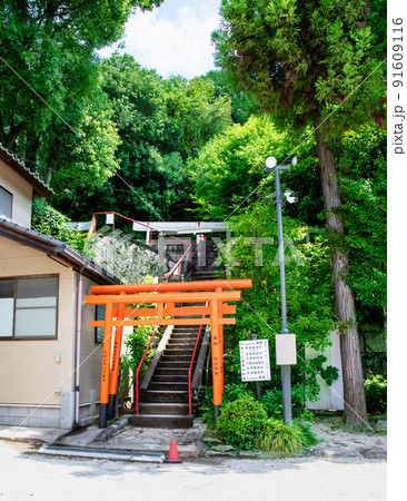 広島東照宮の境内社、金光稲荷神社への入り口風景です。七福神が祀ってある御遺訓参道へ向かいま。広島県 91609116