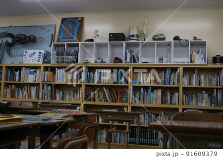 小学校の図書室 小学校の図書室 91609379