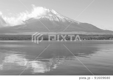 モノクロ富士山と雲竜 モノクロ富士山と雲竜 91609680