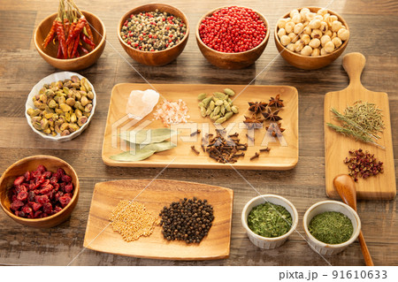 エスニックなナッツやスパイスのイメージ エスニックなナッツやスパイスのイメージ 91610633