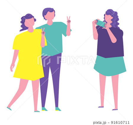 スマホで写真を撮る人たちのイラスト 91610711