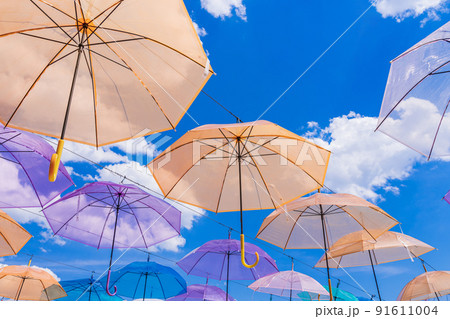 アンブレラスカイ・傘と青空イメージ 91611004