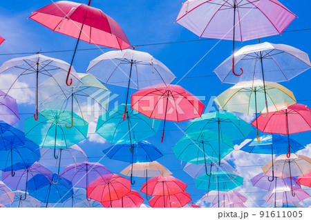 アンブレラスカイ・傘と青空イメージ 91611005