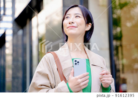 ショッピング　女性 91612395