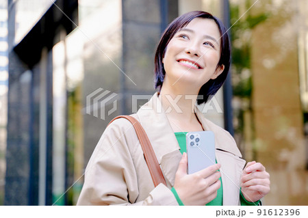 ショッピング　女性 91612396