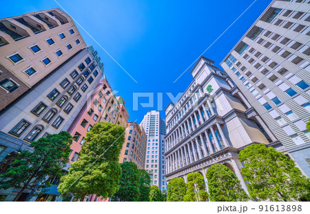 日本の東京都市景観 猛暑日が7日連続の東京都心…まるで真夏、イタリア街には青空が広がる…＝7月1日 91613898