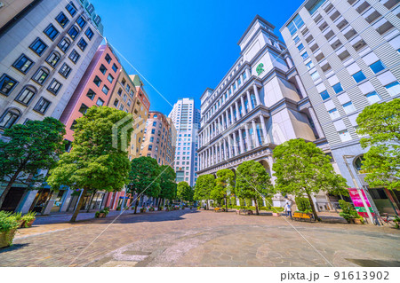 日本の東京都市景観 猛暑日が7日連続の東京都心…まるで真夏、イタリア街には青空が広がる…＝7月1日 91613902