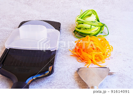 野菜スライサーと皮むき器 野菜スライサーと皮むき器 91614091