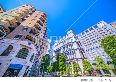 日本の東京都市景観 猛暑日が7日連続の東京都心…まるで真夏、イタリア街には青空が広がる…＝7月1日 91614151