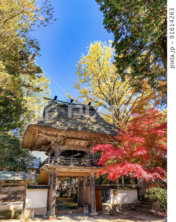 湯布院 佛山寺山門の紅葉 湯布院 佛山寺山門の紅葉 91614263