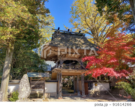 湯布院 佛山寺山門の紅葉 湯布院 佛山寺山門の紅葉 91614266