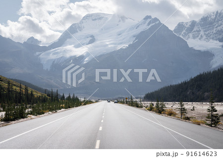 Alpine highway leading to the massive mountain with snow and glaciers, Jasper, Canada Alpine highway leading to the massive mountain with snow and glaciers, Jasper, Canada 91614623