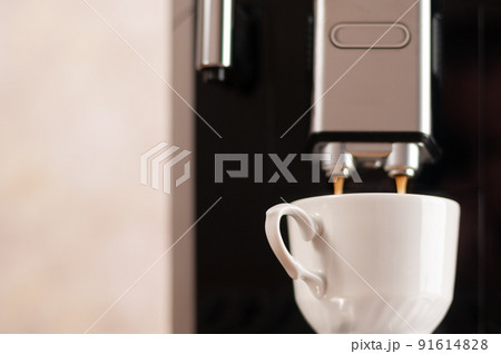 Making fresh aroma coffee with espresso machine in cold evening Making fresh aroma coffee with espresso machine in cold evening 91614828
