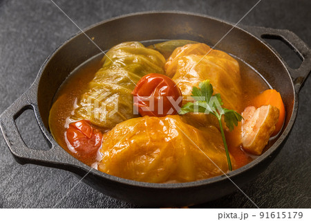 ロールキャベツ　Cabbage roll with tomato sauce  91615179