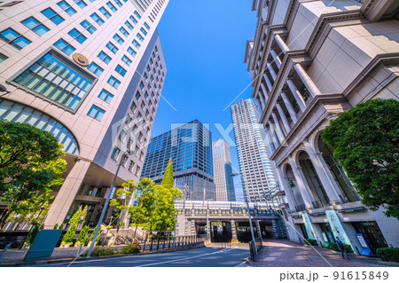 日本の東京都市景観 猛暑日が7日連続…モメント汐留とウインズ汐留の間から新幹線などを望む=7月1日 日本の東京都市景観 猛暑日が7日連続…モメント汐留とウインズ汐留の間から新幹線などを望む=7月1日 91615849