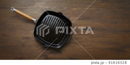 Empty grill pan for frying bbq on wooden table Empty grill pan for frying bbq on wooden table 91616328