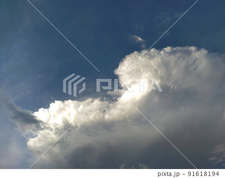 夏空のドラマチックな雲 夏空のドラマチックな雲 91618194