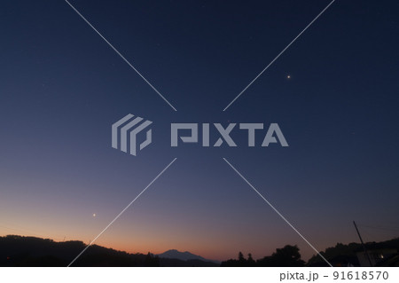 北杜市白州町、夜明けの空の天体ショー。並ぶ惑星と恒星の競演 91618570