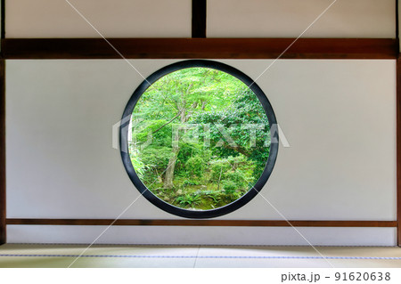 京都、源光庵の悟りの窓 91620638