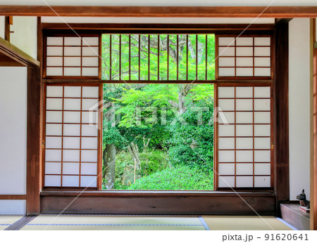 京都、源光庵の迷いの窓 91620641