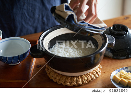 土鍋で炊いたご飯 炊き上がり 土鍋で炊いたご飯 炊き上がり 91621846