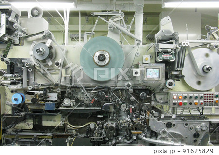 工場内の計器と機械類の写真素材 [91625829] - PIXTA