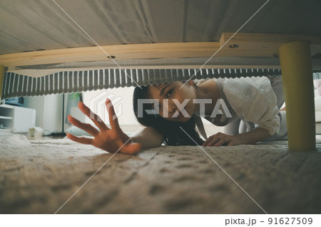 ベッドの下 91627509