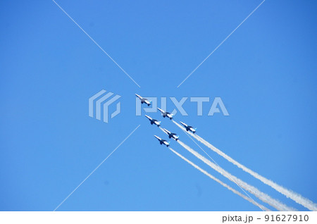 ブルーインパルスの展示飛行 ブルーインパルスの展示飛行 91627910