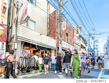 東京世田谷の都市風景 下北沢ショッピングストリート 東京世田谷の都市風景 下北沢ショッピングストリート 91628071