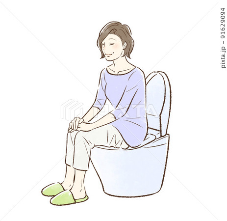 笑顔でトイレに入る普段着の中年女性＿背景なし 91629094