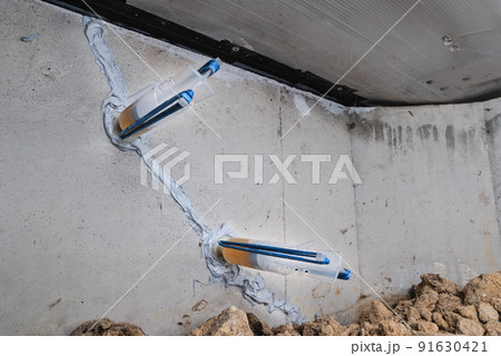 DIY震災復旧工事クラック補修　クラック自動式低圧樹脂注入工法 91630421