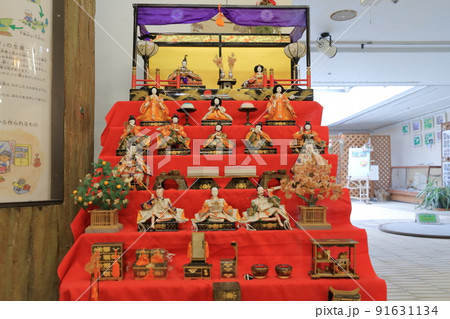 桃の節句の七段飾りのひな人形（ 愛知県 豊田市） 91631134