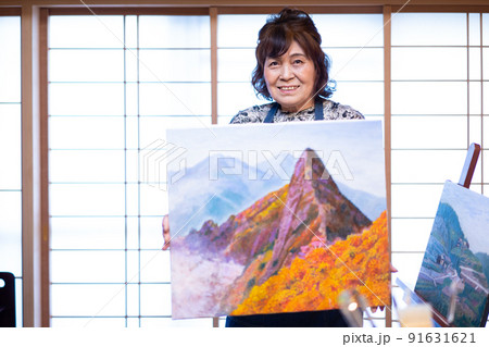 絵を描くシニア女性 絵を描くシニア女性 91631621