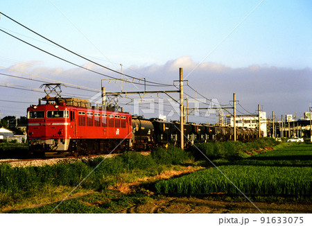 1999年　高崎線を走るEF8184セメント輸送列車 91633075
