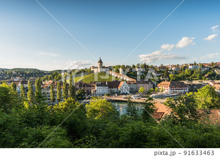 Old town of Schaffhausen and Munot Fortress, Canton Schaffhausen, Switzerland Old town of Schaffhausen and Munot Fortress, Canton Schaffhausen, Switzerland 91633463