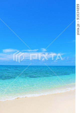沖縄　夏の青空と宮古島の海 91634899