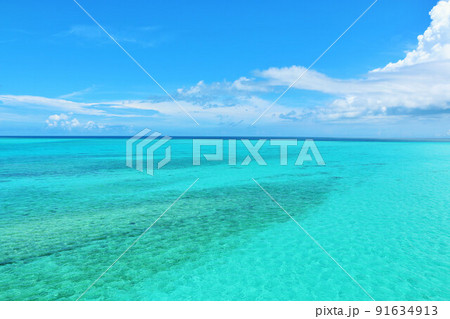 沖縄 夏の青空と海 沖縄 夏の青空と海 91634913