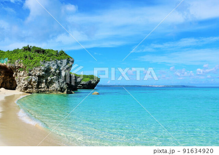 沖縄　宮古島　青空と海（撮影地：砂山ビーチ） 91634920