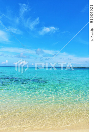 沖縄　宮古島　青空と海（撮影地：砂山ビーチ） 91634921