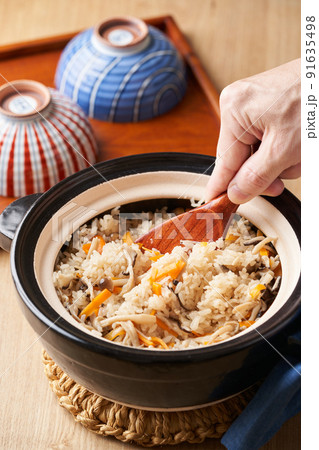 土鍋で炊いたキノコご飯 91635498